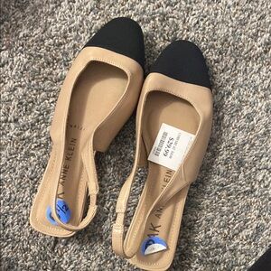 Anne Klein Black and Tan Flats Elegant Design